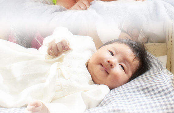 赤ちゃんと楽しいひと時を過ごしながら撮影 | 奈良市のフォトスタジオ・B WORKs PHOTOGRAPHY