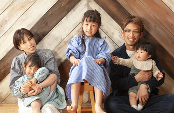 奈良で安くスタジオで家族写真撮るならLIFE Photostudio by B WORKs PHOTOGRAPHY